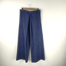Carica l'immagine nel visualizzatore di Gallery, Pantalone largo con piega in jeans

