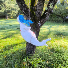 Carica l'immagine nel visualizzatore di Gallery, statuetta in carta pesta, Donna in bixini rosso- pezzo unico
