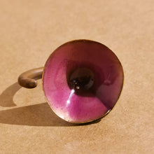 Carica l'immagine nel visualizzatore di Gallery, Anello in ottone smaltato conico -  pezzo unico
