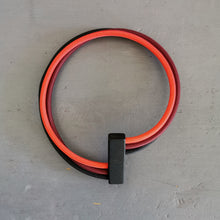 Carica l&#39;immagine nel visualizzatore di Gallery, Collana girocollo (3 cavi) in cavo elettrico rivestito e legno
