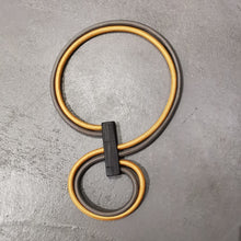 Carica l&#39;immagine nel visualizzatore di Gallery, Collana girocollo (mobile) in cavo elettrico rivestito e legno
